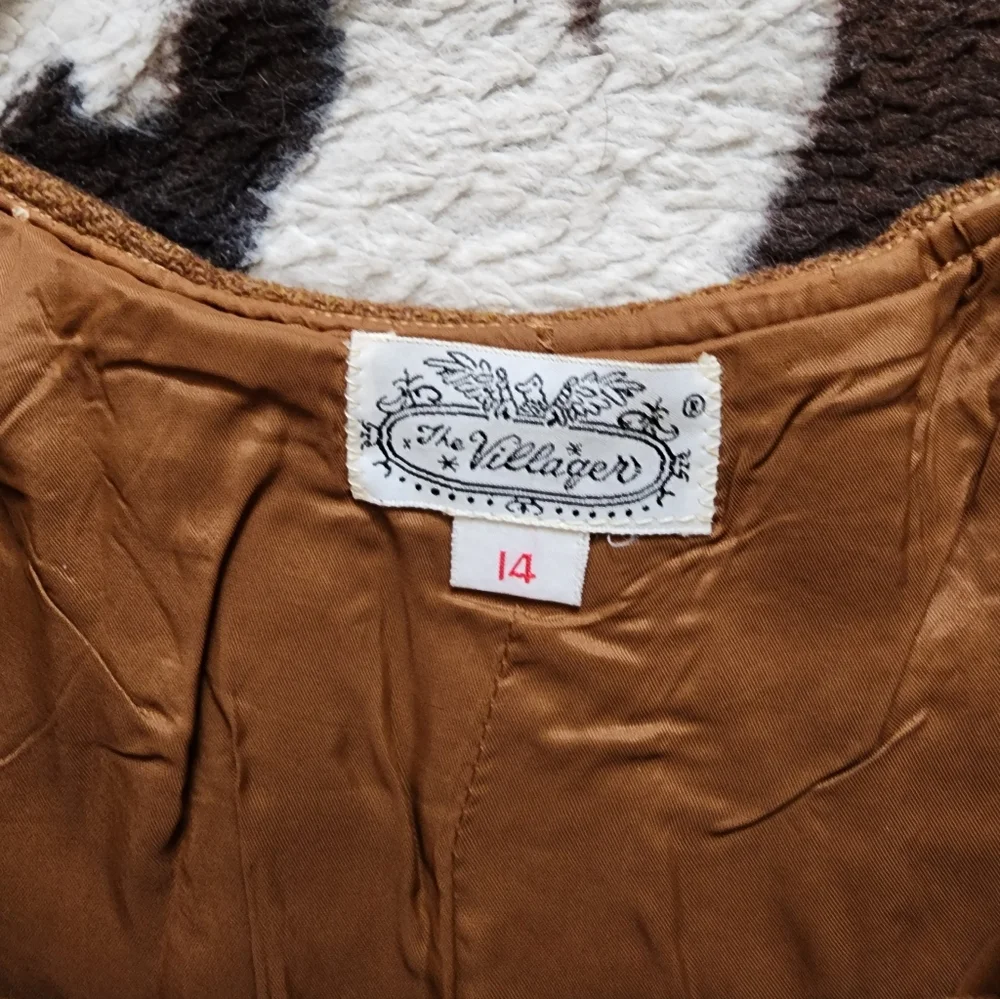 WOMEN'S 70'S PLEATED WOOL SHORTS - CHESTNUT BROWN - Picture 5 of 8